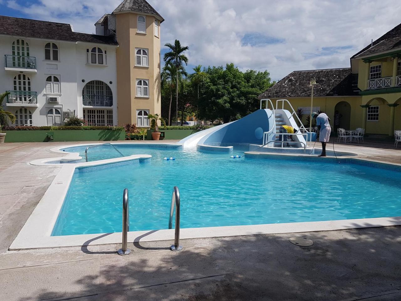 Apartment Treasure At Sandcastles Ocho Rios Bagian luar foto